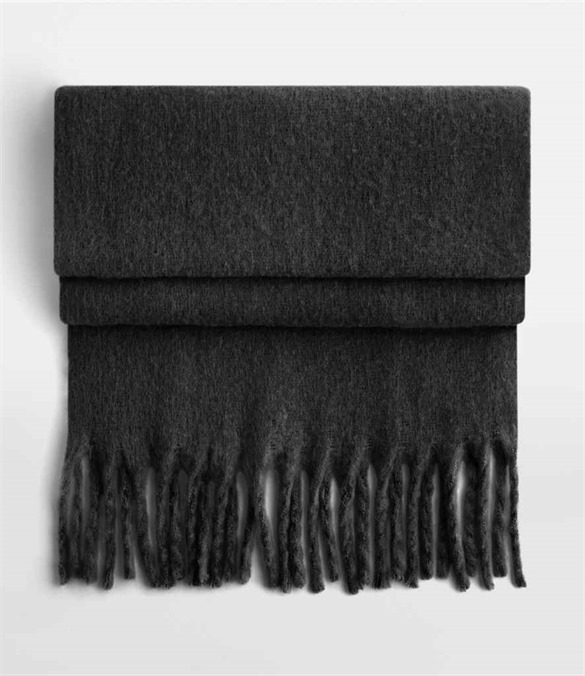 Beechfield Fluffy Scarf